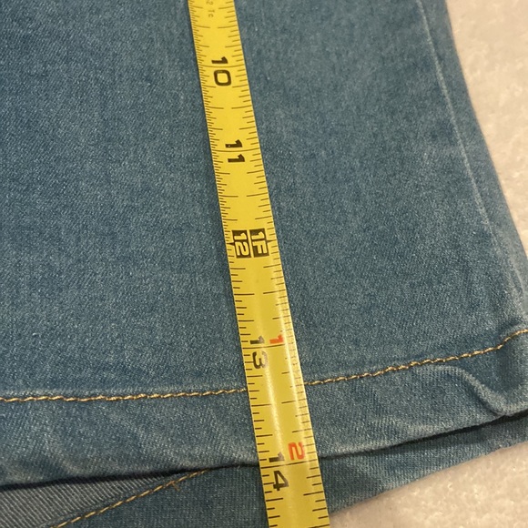 NWT SABRINA LAUREN Size 10 Perfect Fit Ultra Soft Stretch Light Denim - Picture 6 of 11